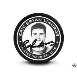 UDAHEL10255-E LINDROS AUTO HOCKEY HALL OF FAME PUCK